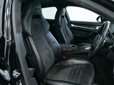 Porsche Panamera Gts