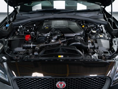Jaguar F Pace