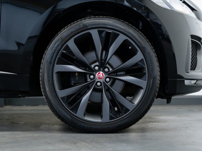 Jaguar F Pace
