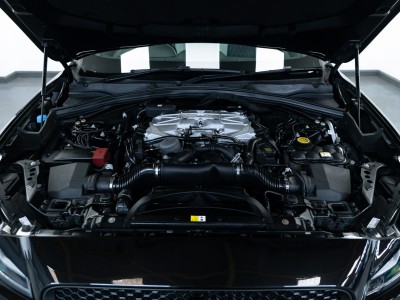 Jaguar F Pace