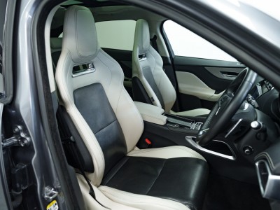Jaguar F Pace