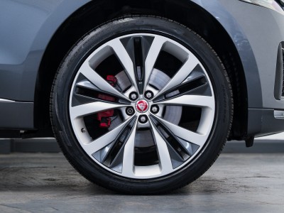 Jaguar F Pace